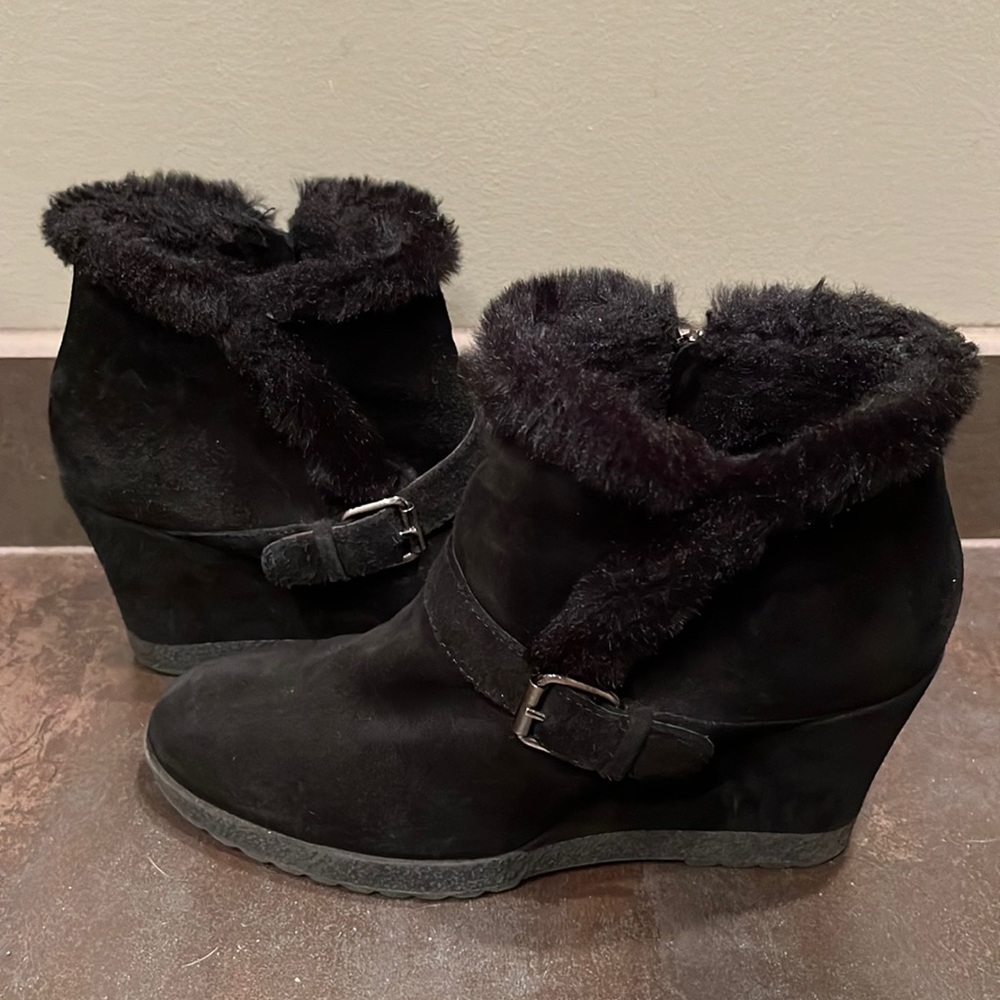 Aquatilia Women’s size 40 or USA 9 Waterproof suede black bootie